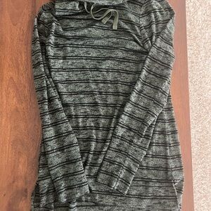 Olive & Oak Heathered Green Long Sleeve Top